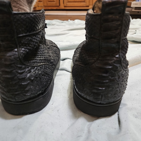 Christian Louboutin Black Python  Men\'s Oxfords.  Size 42.5 main image 9
